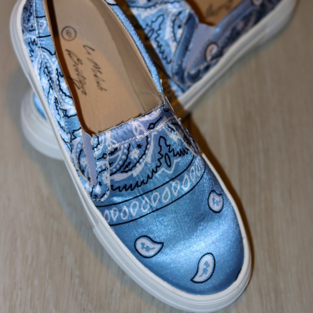 La modish boutique Baby Blue Sneakers